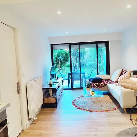 Garden Flat In Apartment
